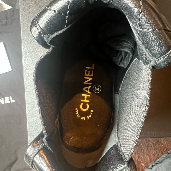 CHANEL Quilted Leather Turnlock Booties Rare size 42/11 - Picture 7 of 11
